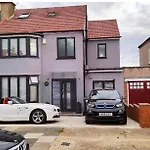 Dollis Hill One Bedroom Apartment Nw2